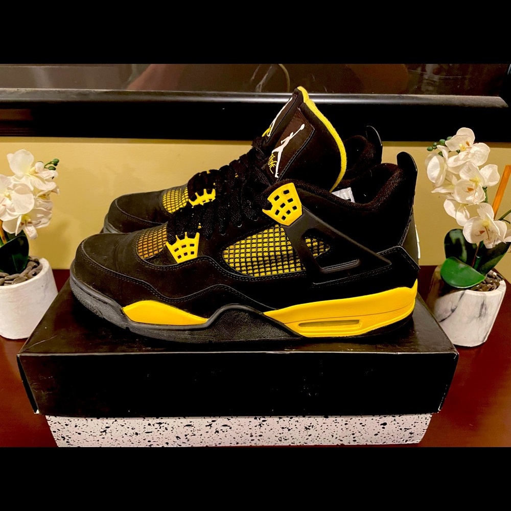Jordan 4 Retro Thunder (2012) Size 12
